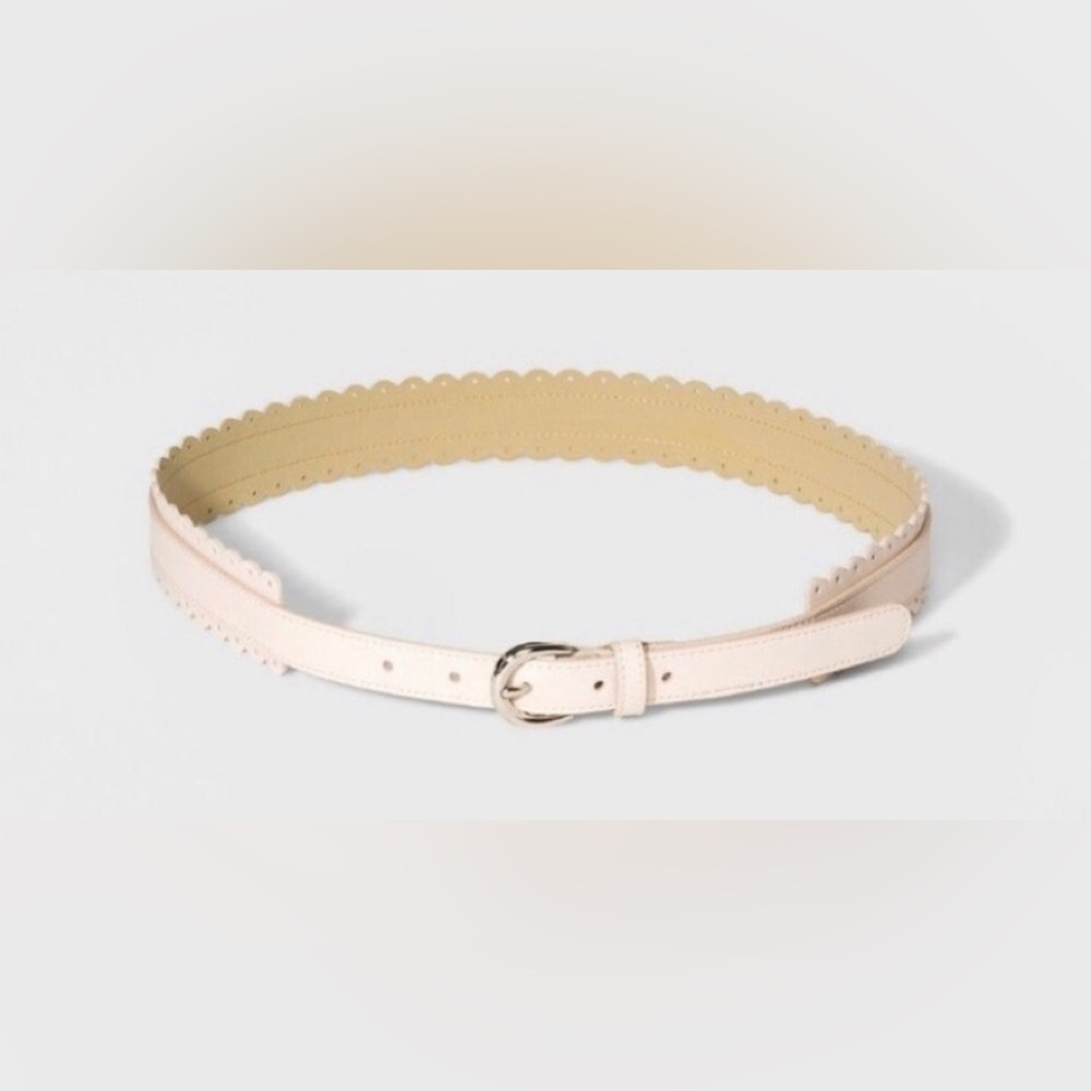 NWT Scallop cream colored belt